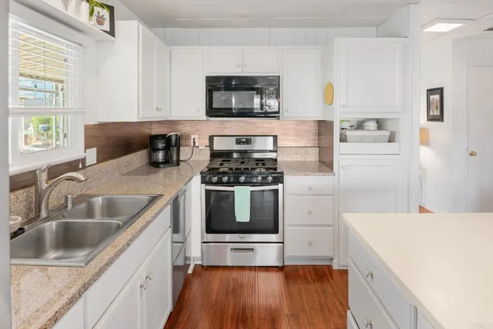 1010 E Bobier 17, Vista, California 92084