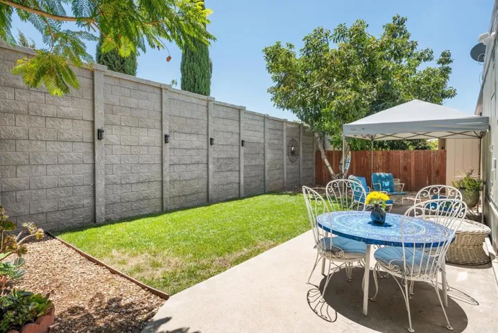 1010 E Bobier 17, Vista, California 92084