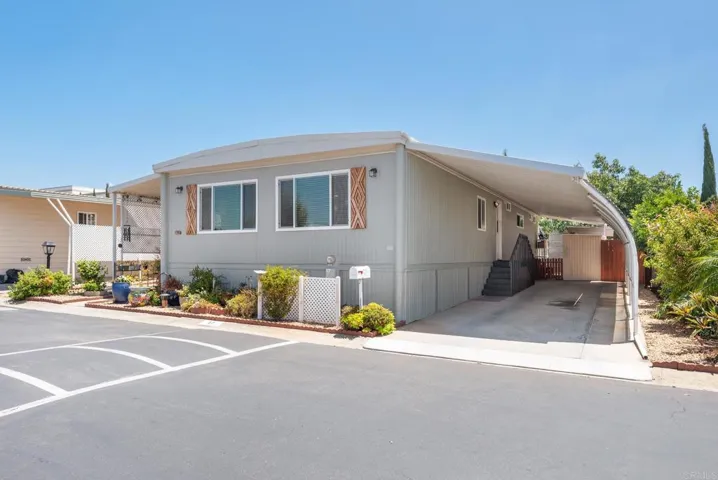 1010 E Bobier 17, Vista, California 92084