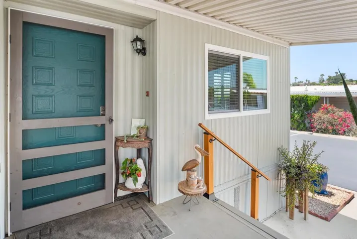 1010 E Bobier 17, Vista, California 92084