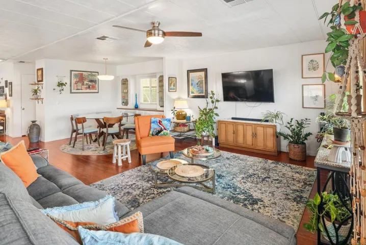 1010 E Bobier 17, Vista, California 92084