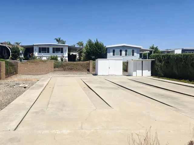 1010 E Bobier 17, Vista, California 92084