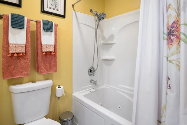 1010 E Bobier 17, Vista, California 92084