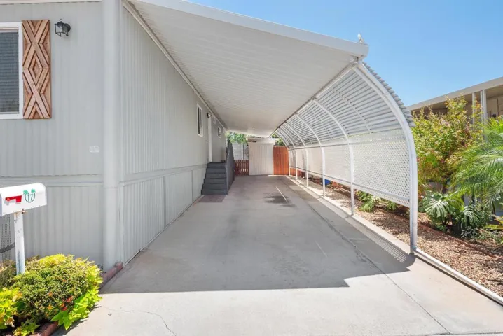 1010 E Bobier 17, Vista, California 92084