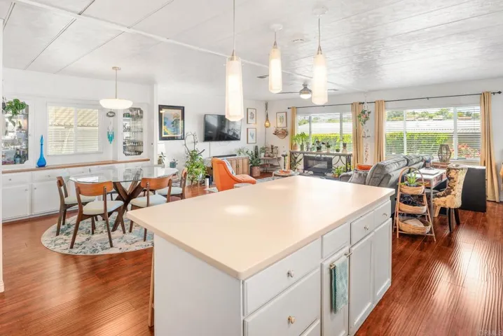 1010 E Bobier 17, Vista, California 92084