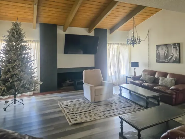 1010 E Bobier 17, Vista, California 92084