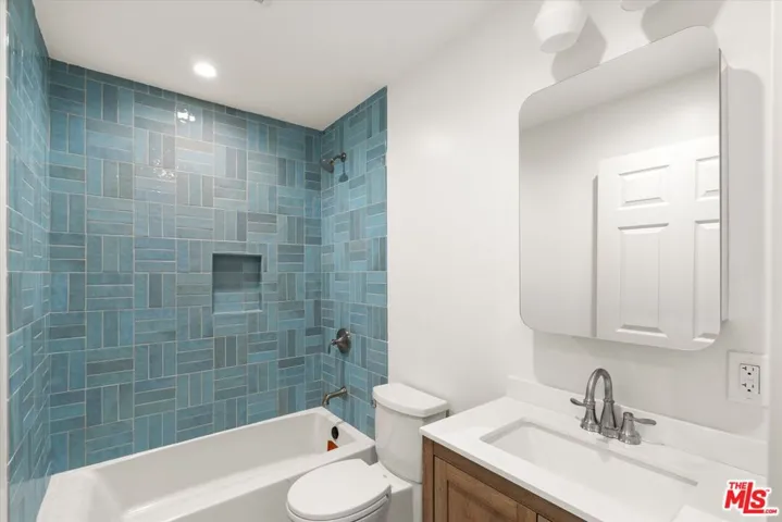 3792 1/2 Van Ness Avenue, Los Angeles, California 90018