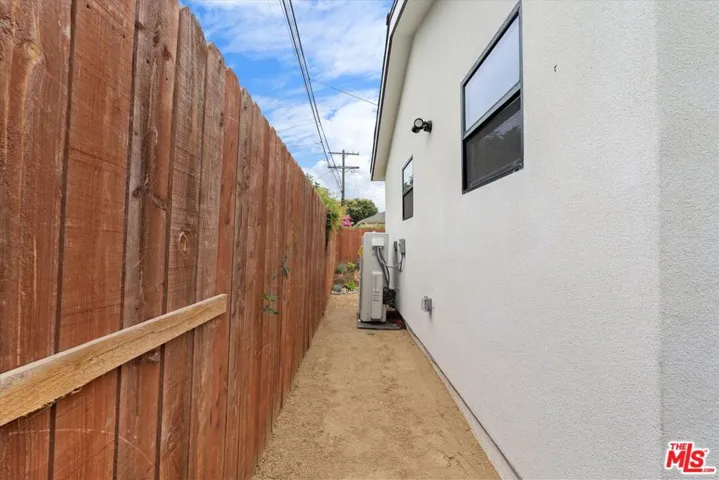3792 1/2 Van Ness Avenue, Los Angeles, California 90018
