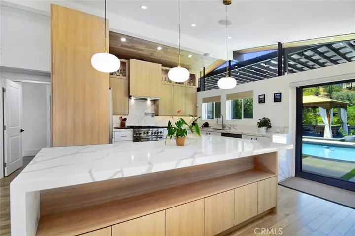 22253 Flanco Road, Woodland Hills, California 91364