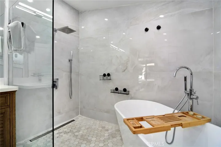 22253 Flanco Road, Woodland Hills, California 91364