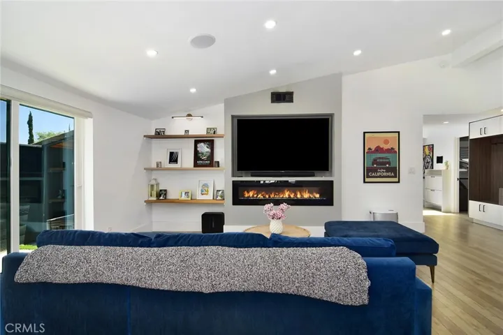 22253 Flanco Road, Woodland Hills, California 91364