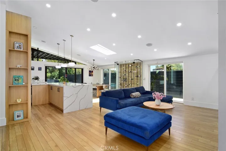 22253 Flanco Road, Woodland Hills, California 91364