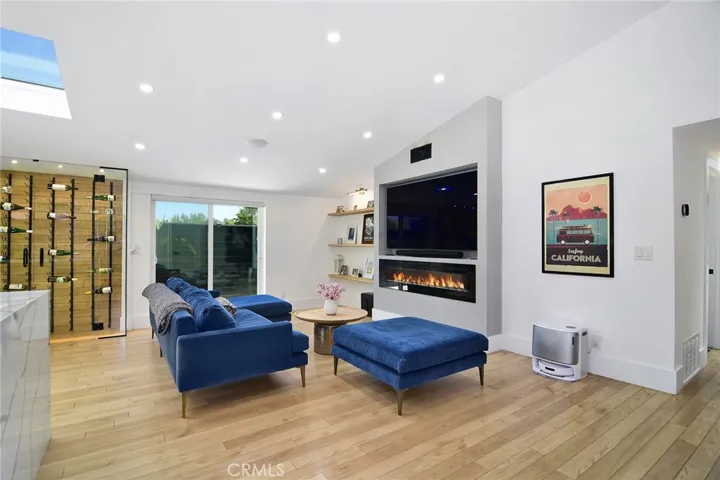 22253 Flanco Road, Woodland Hills, California 91364