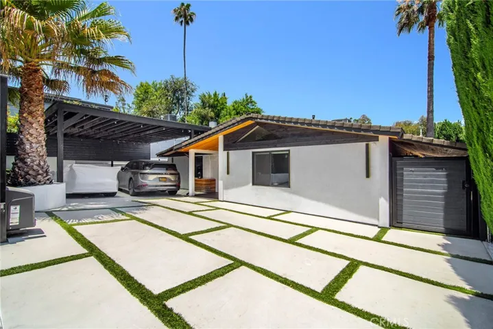 22253 Flanco Road, Woodland Hills, California 91364