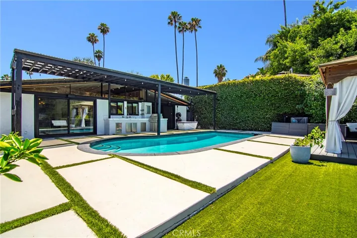 22253 Flanco Road, Woodland Hills, California 91364