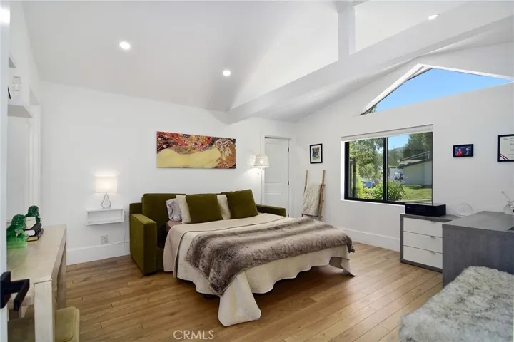 22253 Flanco Road, Woodland Hills, California 91364