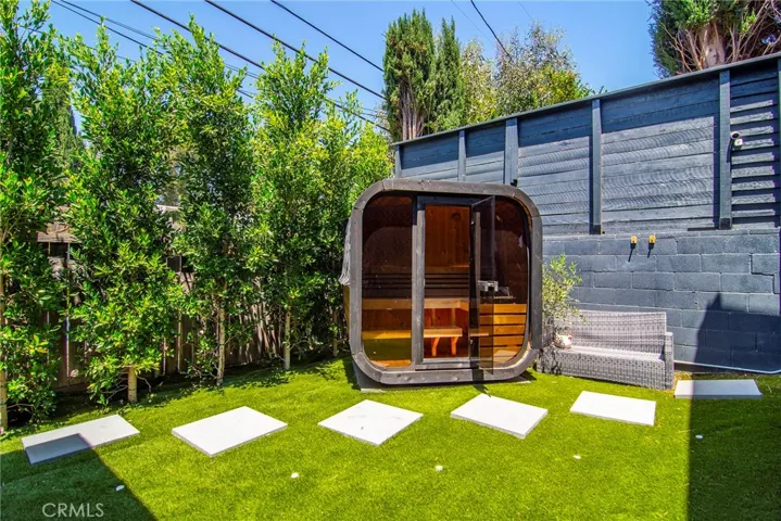 22253 Flanco Road, Woodland Hills, California 91364