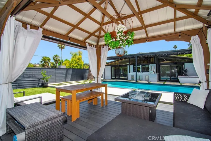 22253 Flanco Road, Woodland Hills, California 91364
