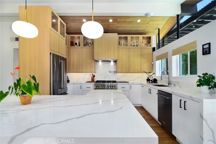 22253 Flanco Road, Woodland Hills, California 91364
