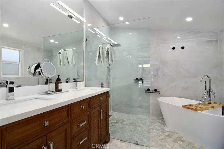22253 Flanco Road, Woodland Hills, California 91364