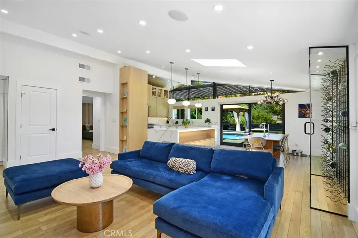 22253 Flanco Road, Woodland Hills, California 91364