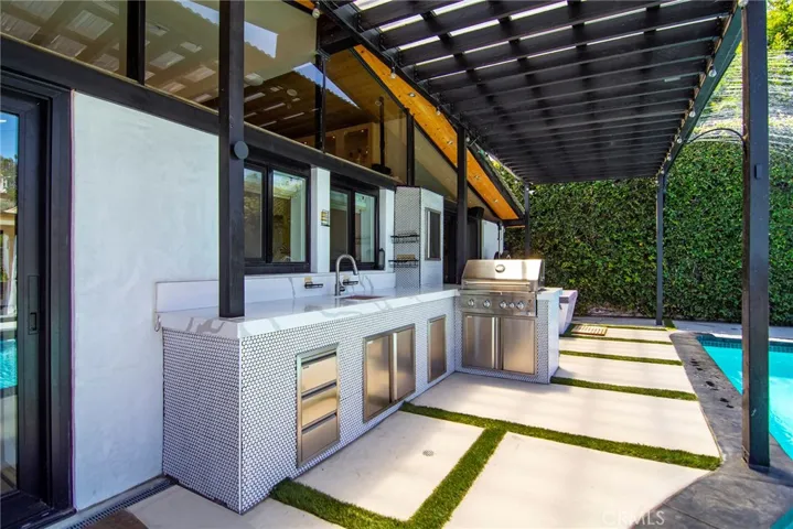 22253 Flanco Road, Woodland Hills, California 91364