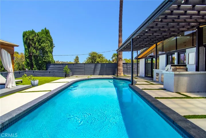 22253 Flanco Road, Woodland Hills, California 91364