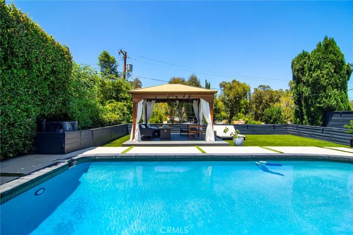 22253 Flanco Road, Woodland Hills, California 91364