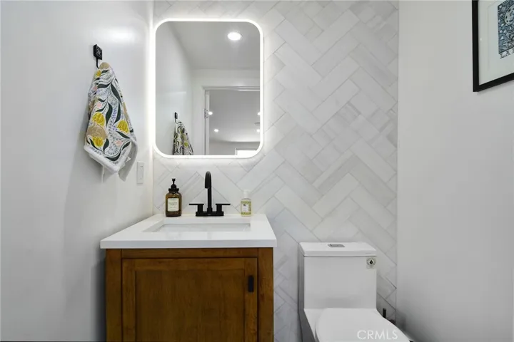 22253 Flanco Road, Woodland Hills, California 91364