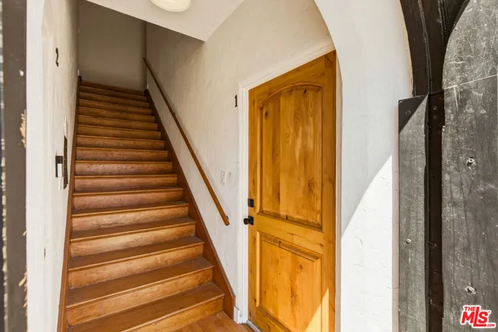 3429 Edgehill Drive 1, Los Angeles, California 90018
