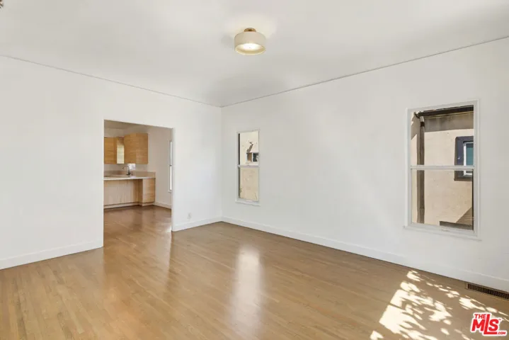 3429 Edgehill Drive 1, Los Angeles, California 90018