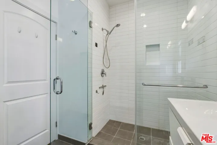 3429 Edgehill Drive 1, Los Angeles, California 90018