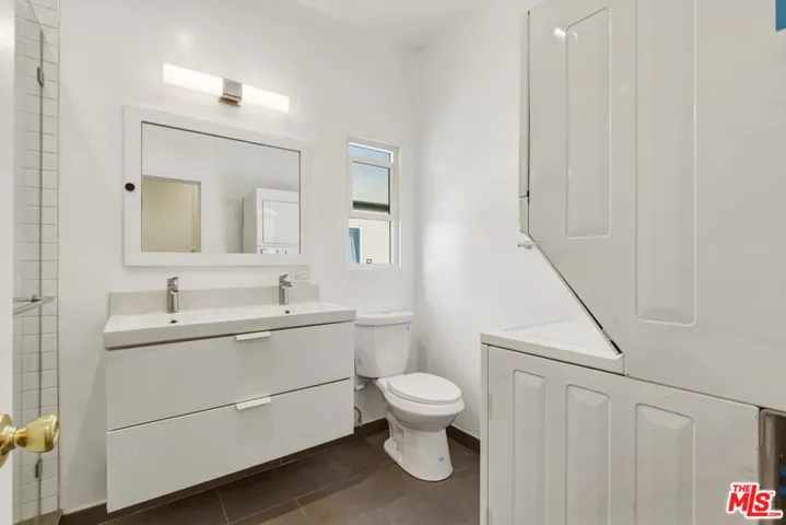 3429 Edgehill Drive 1, Los Angeles, California 90018