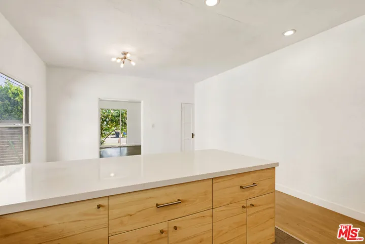 3429 Edgehill Drive 1, Los Angeles, California 90018