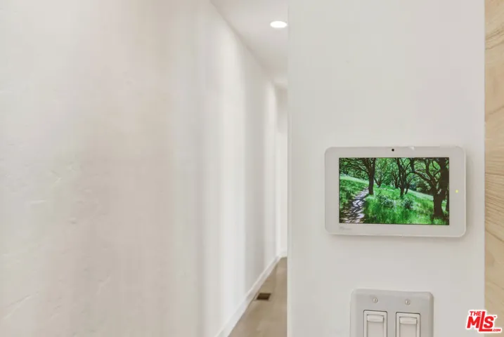 3429 Edgehill Drive 1, Los Angeles, California 90018
