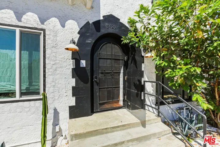 3429 Edgehill Drive 1, Los Angeles, California 90018