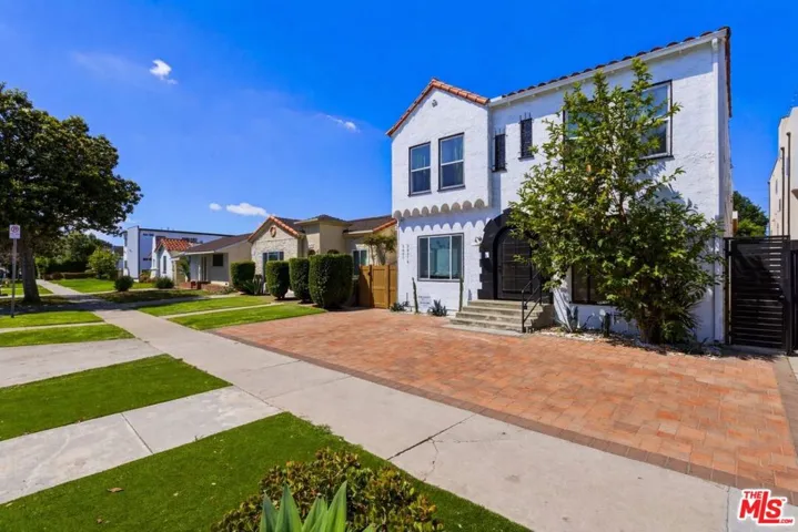 3429 Edgehill Drive 1, Los Angeles, California 90018