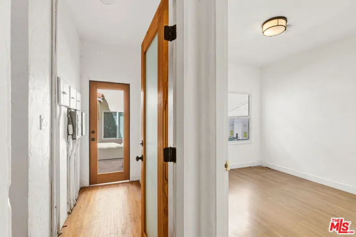 3429 Edgehill Drive 1, Los Angeles, California 90018