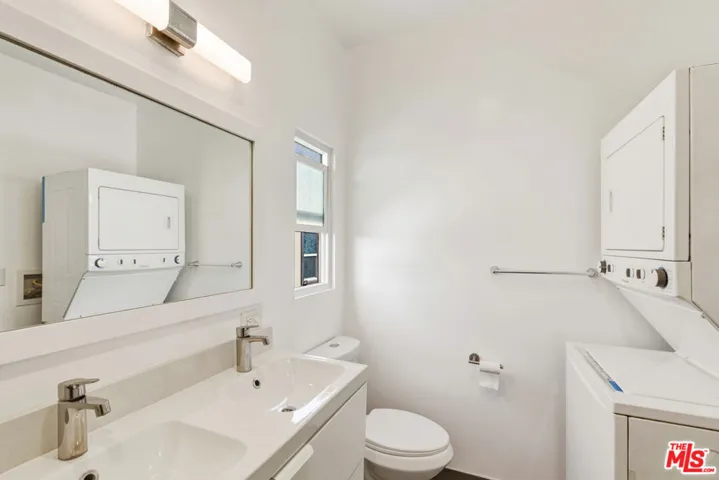 3429 Edgehill Drive 1, Los Angeles, California 90018