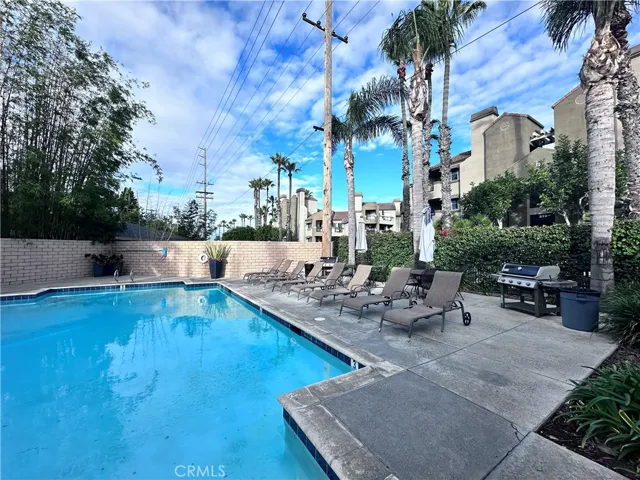 310 Lake St 105, Huntington Beach, California 92648