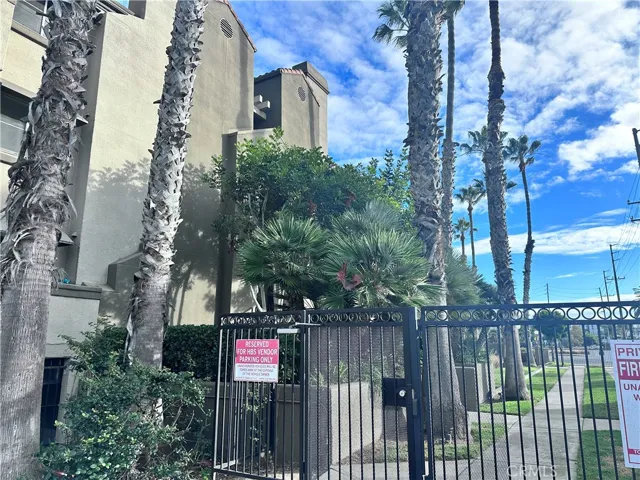 310 Lake St 105, Huntington Beach, California 92648