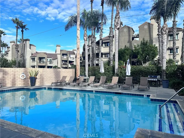 310 Lake St 105, Huntington Beach, California 92648