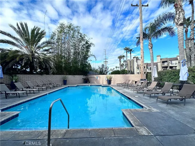 310 Lake St 105, Huntington Beach, California 92648