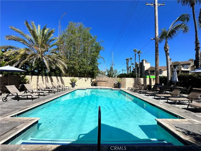 310 Lake St 105, Huntington Beach, California 92648