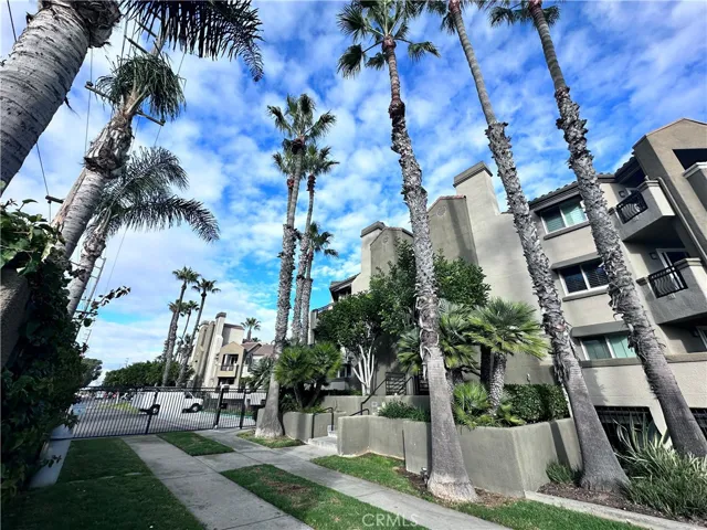 310 Lake St 105, Huntington Beach, California 92648