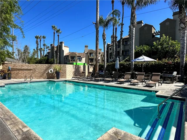 310 Lake St 105, Huntington Beach, California 92648