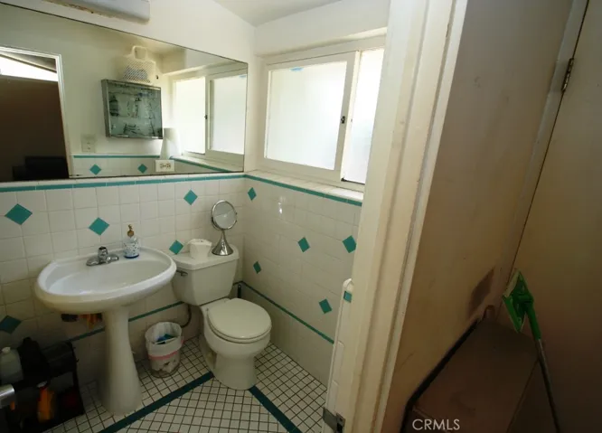 703 Center, Costa Mesa, California 92627