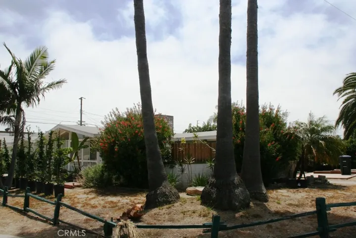 703 Center, Costa Mesa, California 92627