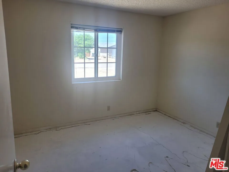 9012 Columbine Avenue, California City, California 93505 — photo 5