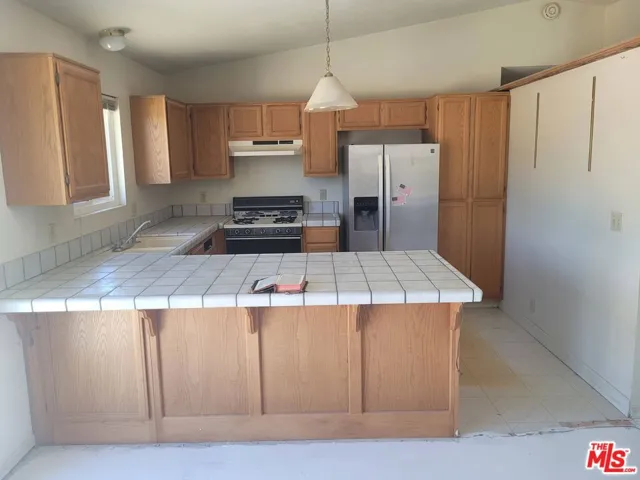 9012 Columbine Avenue, California City, California 93505